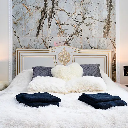 Apartment Emperors Elegance