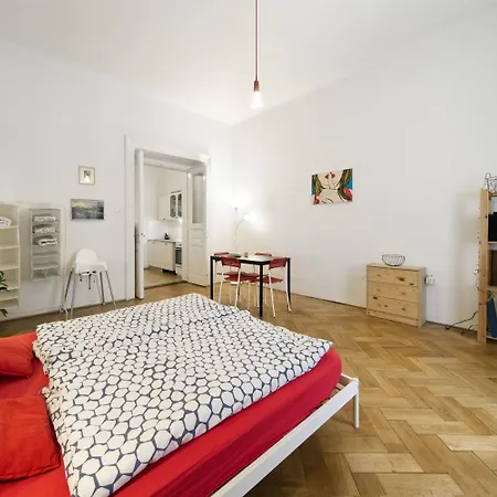 Apartment Like At In Center Of