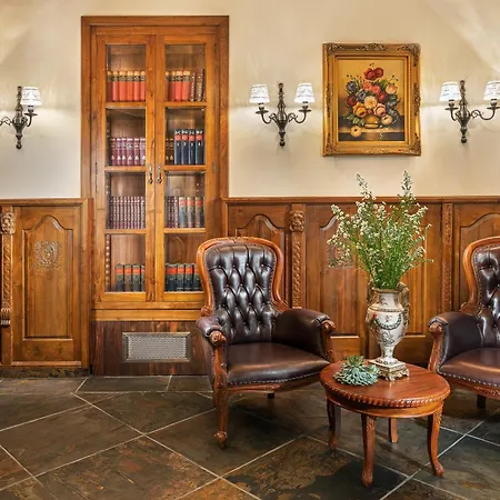 Hotel Iron Gate & By Bhg
