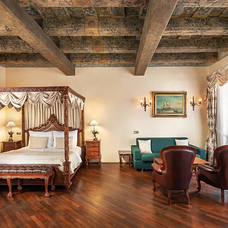 Hotel Iron Gate & By Bhg