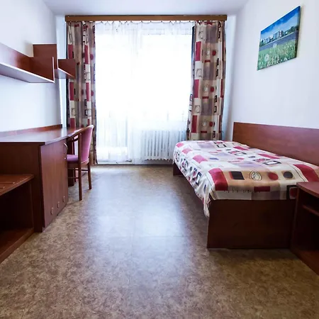 Eislerova Kolej Jarov Ostello *