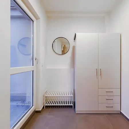 1 Bedroom With Terrace And Free Parking Near Metro Apartment *