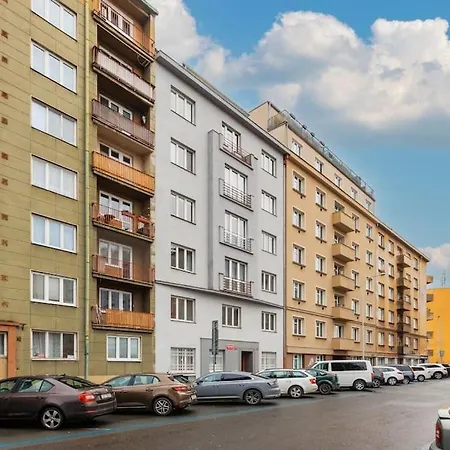 1 Bedroom With Terrace And Free Parking Near Metro * Prag