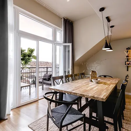Turnkey I Karlin Square Prag