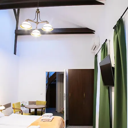 Bed & Breakfast Old House 3*