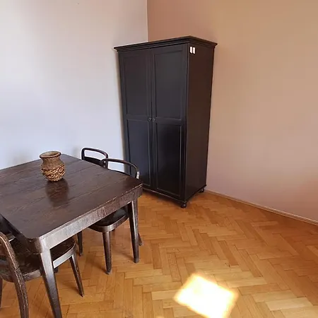Apartment Na Slupi Sanctuary: Serene 2-bedroom Getaway *