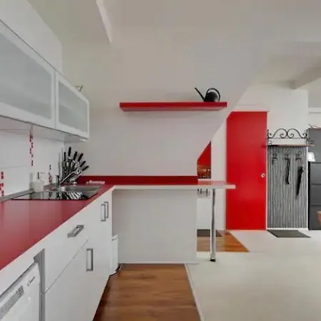 Lenka's Cozy Red + Lenka's Cozy Gold Prague