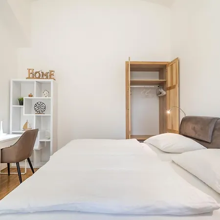 Apartment Dlazdena Prague