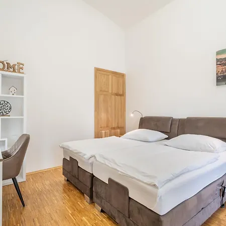 Apartment Dlazdena