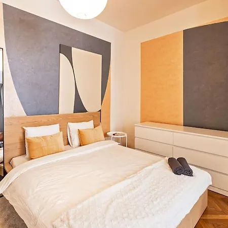 Unique Stylish - L3 * Praga