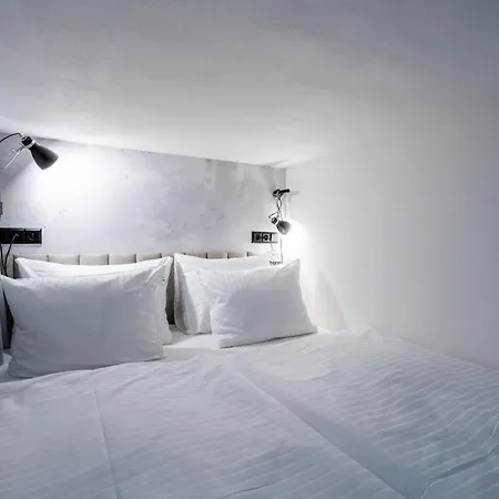 Apart-hotel Honest Karlin