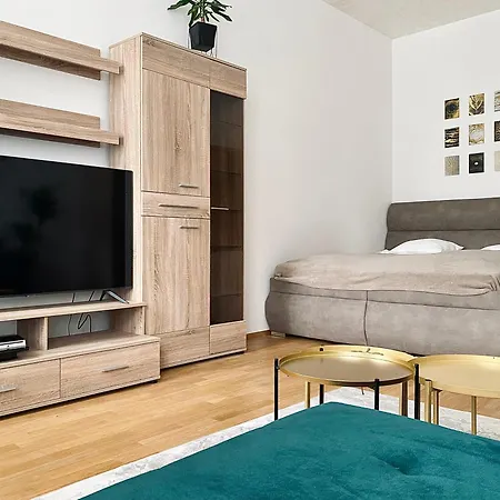 Stylish Retreat In A Lively Area * 프라하