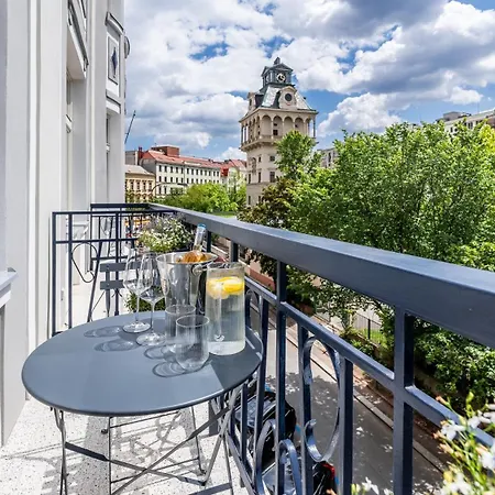 In The Clouds Letna - Luxury With Romantic Balconies In Quiet Centre Of アパート プラハ