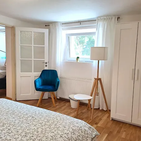 Apartmanovy Dum Se Zahradou V Klidne Casti Prahy * Прага