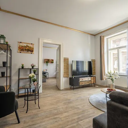 Cozy 3-brd Riverside In Center Appartamento Praga