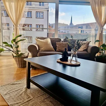 Spacious Near Center With Balcony And Garage Parking Apartmán Praha