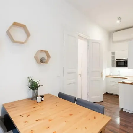 Metropolitan With Amenities Apartmán *