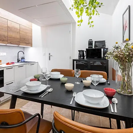 Days - Industrial - Netflix - Namesti Miru Apartmán *