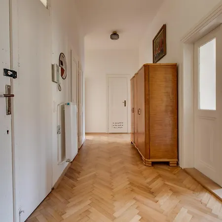 Heart Of Old Town Comfy 2bdr 2bath Praga