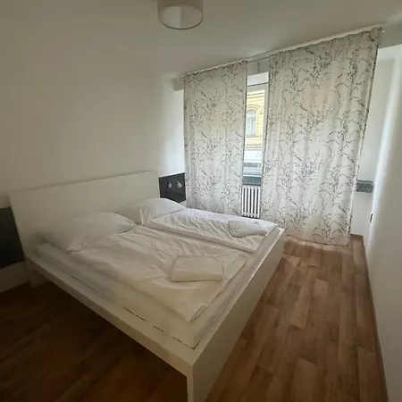Apartment Budget Dlouha Prague
