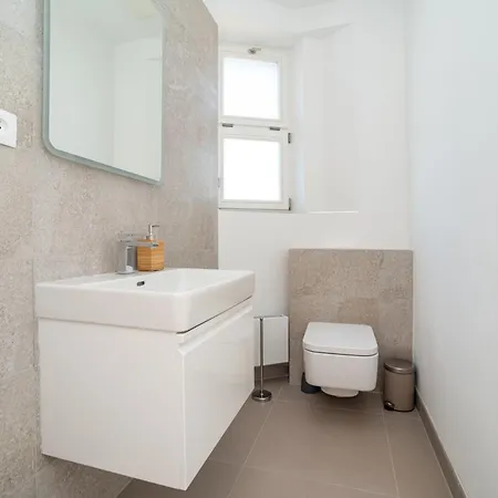 High-class Rooftop Apt. With Spacious Terrace Apartment