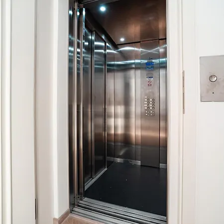 Apartment High-class Rooftop Apt. With Spacious Terrace *