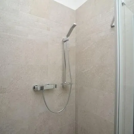 High-class Rooftop Apt. With Spacious Terrace *