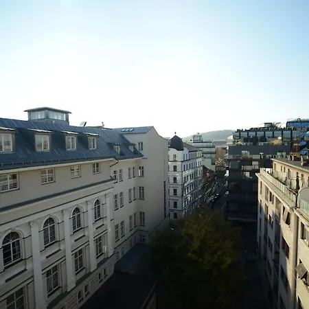 High-class Rooftop Apt. With Spacious Terrace