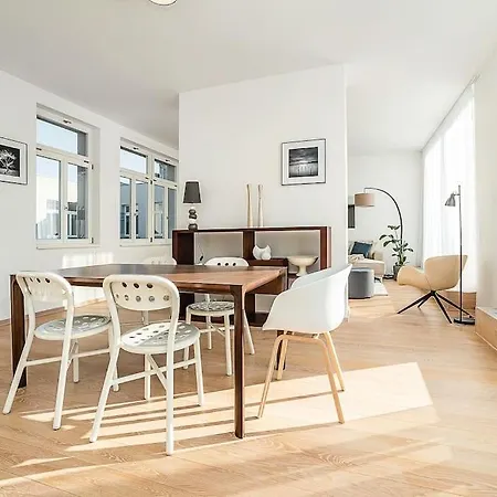 High-class Rooftop Apt. With Spacious Terrace