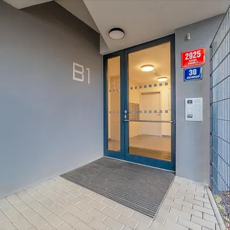Chic Living At Vista Serenity With Balcony * Prague