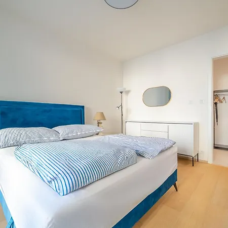 Apartment Chic Living At Vista Serenity With Balcony
