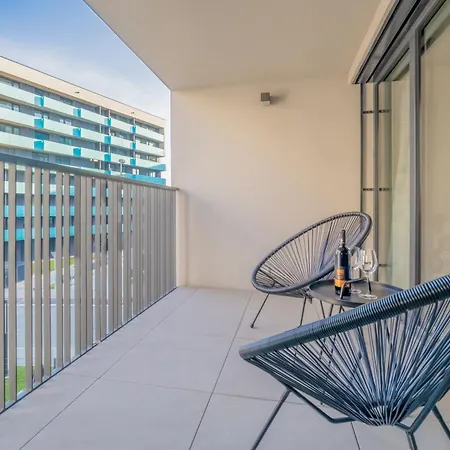 Chic Living At Vista Serenity With Balcony *