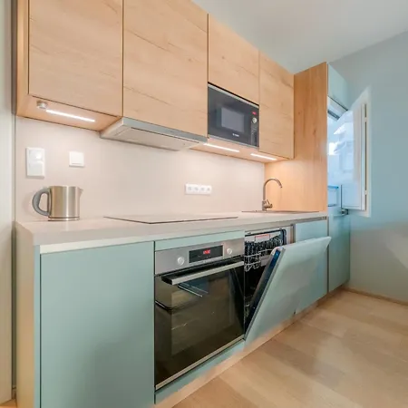 Chic Living At Vista Serenity With Balcony Prague