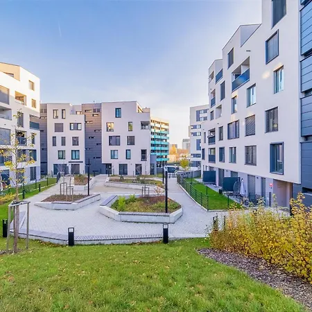 Chic Living At Vista Serenity With Balcony * Prague