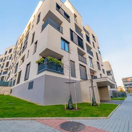 Chic Living At Vista Serenity With Balcony * Prague