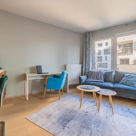 Chic Living At Vista Serenity With Balcony Prague