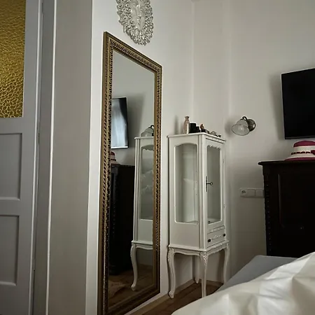 Luxe-boutique * Prague