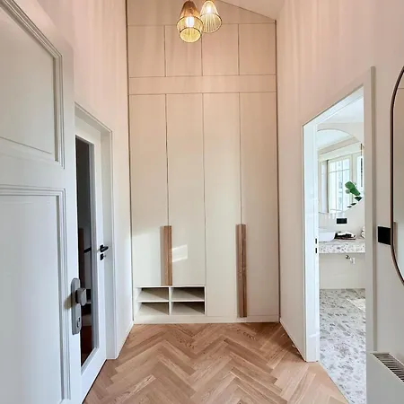 Daire Luxury New With Balcony Steps From Wenceslas Square Prag