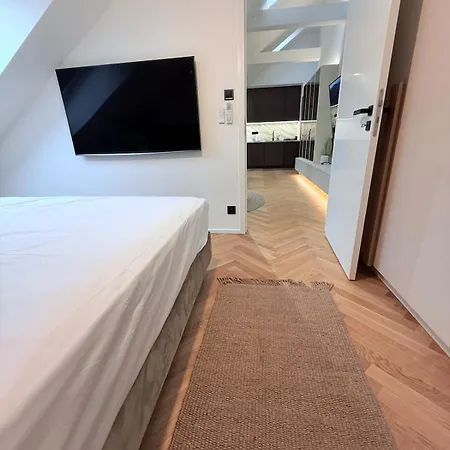Luxury New With Balcony Steps From Wenceslas Square * Prag