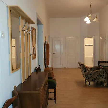 Апартаменты Bright 2bdr Sleeps 8 Near Center M1 Прага