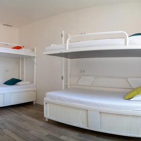 Safestay Prague Charles Bridge Hostel *