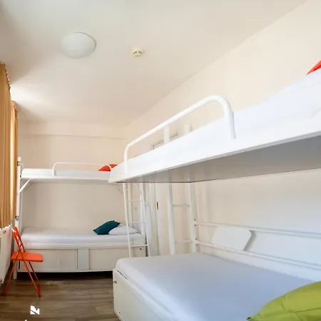 Hostel Safestay Prague Charles Bridge *