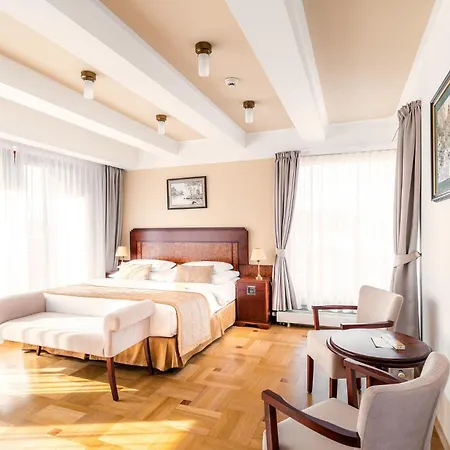 Majestic Plaza Hotel 4*