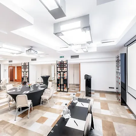 Majestic Plaza Hotel 4*