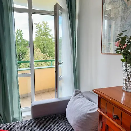 Sunny Flat With Terrace & Park View Near Centre * Praga