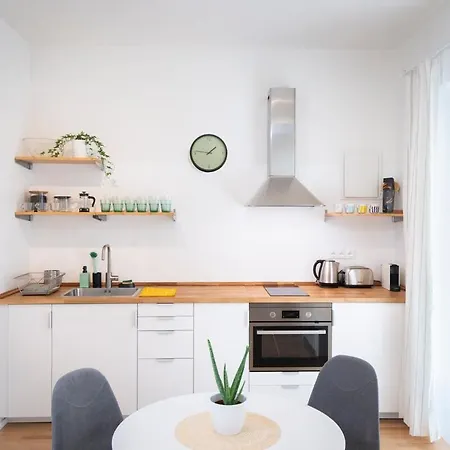 Apartment Cute Cozy On Charles Square
