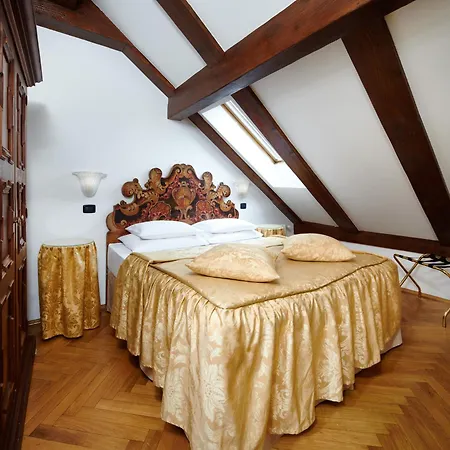 Charles Bridge Palace 4*