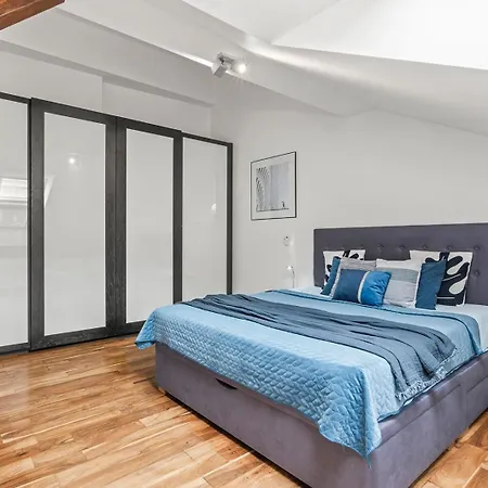 Days - Spacious 117m2 Attic Retreat W Ac - Near Old Town Sq 布拉格