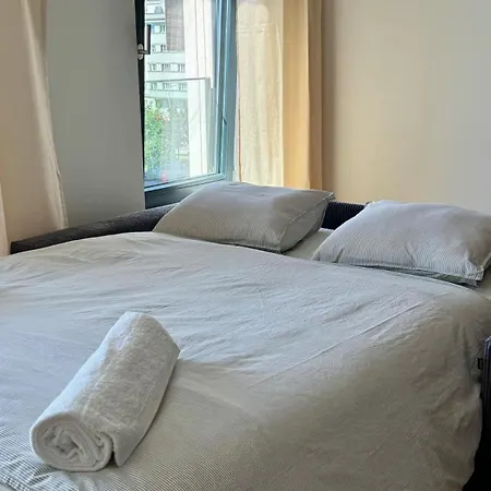 アパート Spacious Urban With Terrace プラハ