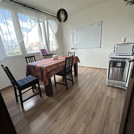 2 Bedroom, 10 Mins From Center, Floor, Balcony With View, High-speed Internet, Coffee Prague
